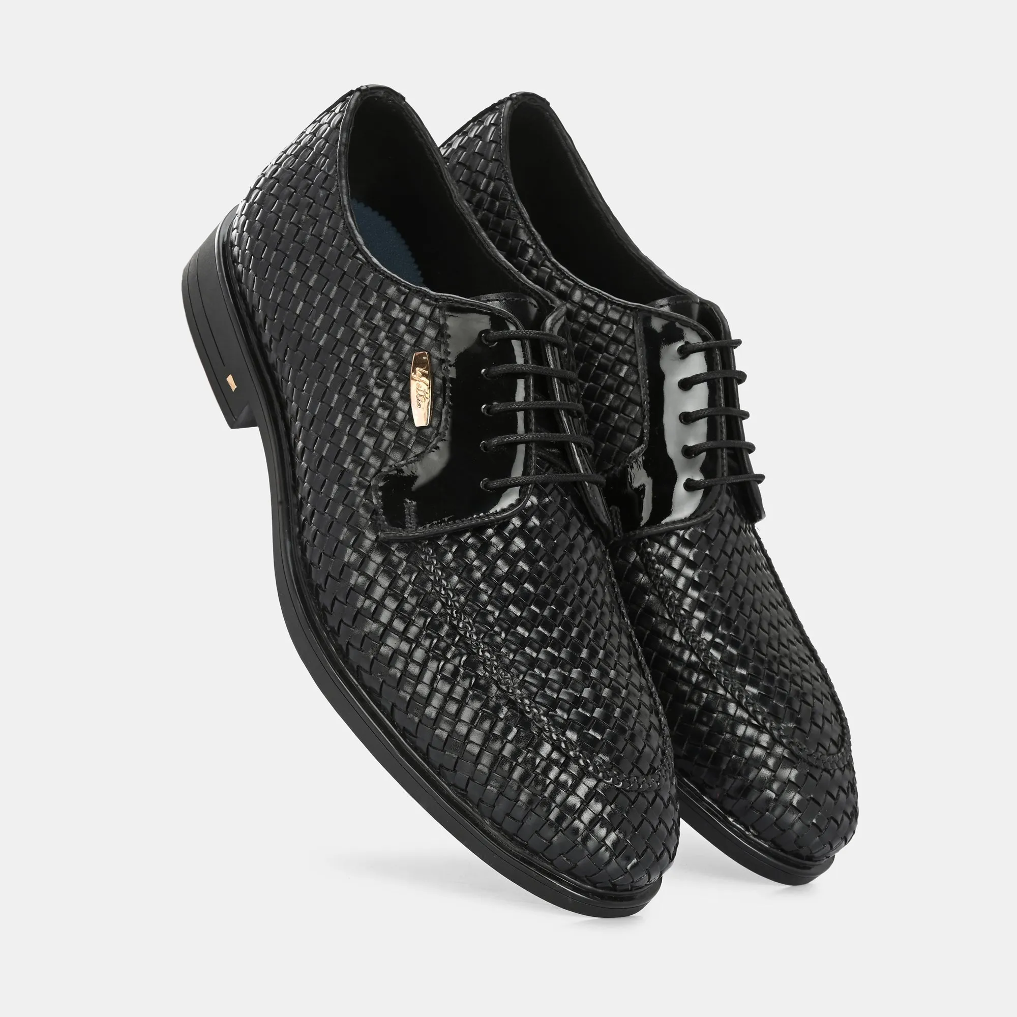 Hand-Woven Lace-Up Shoes by Lafattio