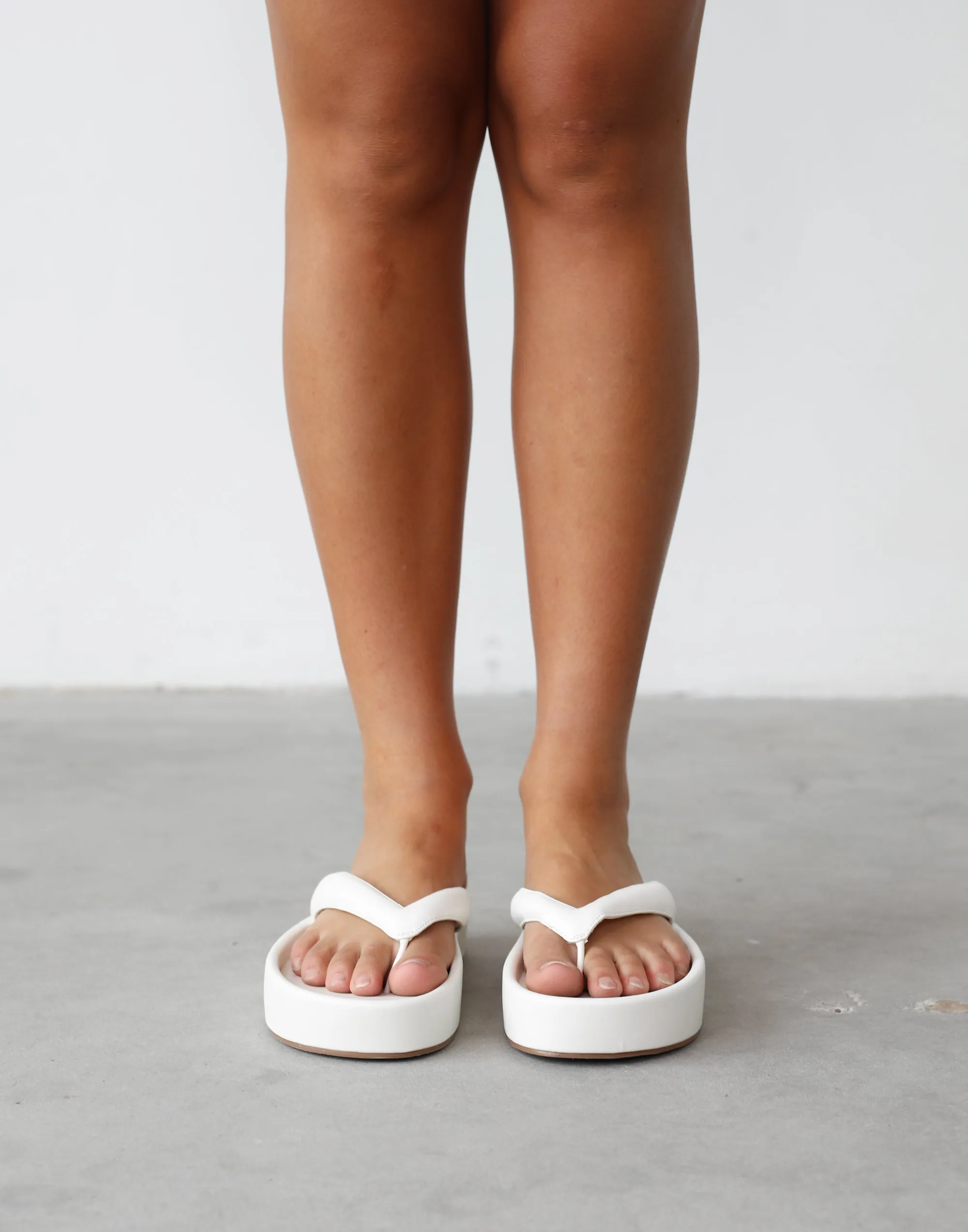 Indah Slides (White) - By Billini